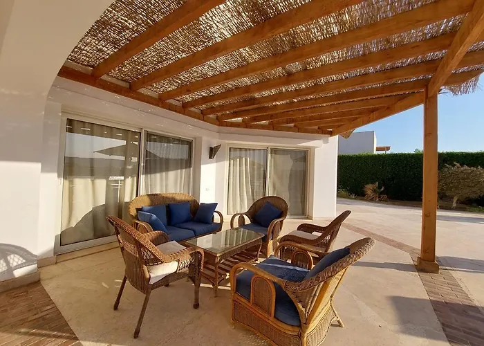 White 6 Br-38-ph5 Villa *